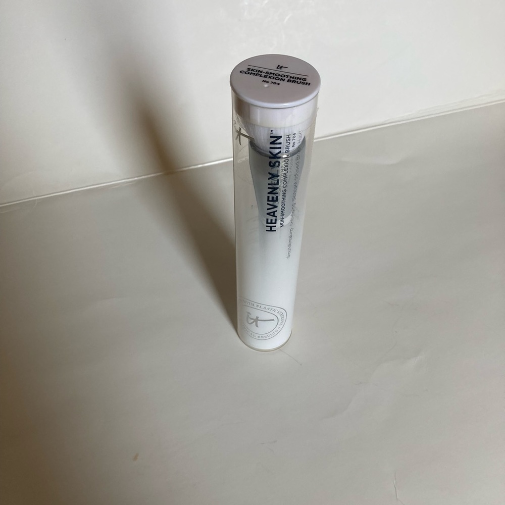 IT Cosmetics - NWOT - Heavenly Skin Bruch (#704) - never used - unopened package